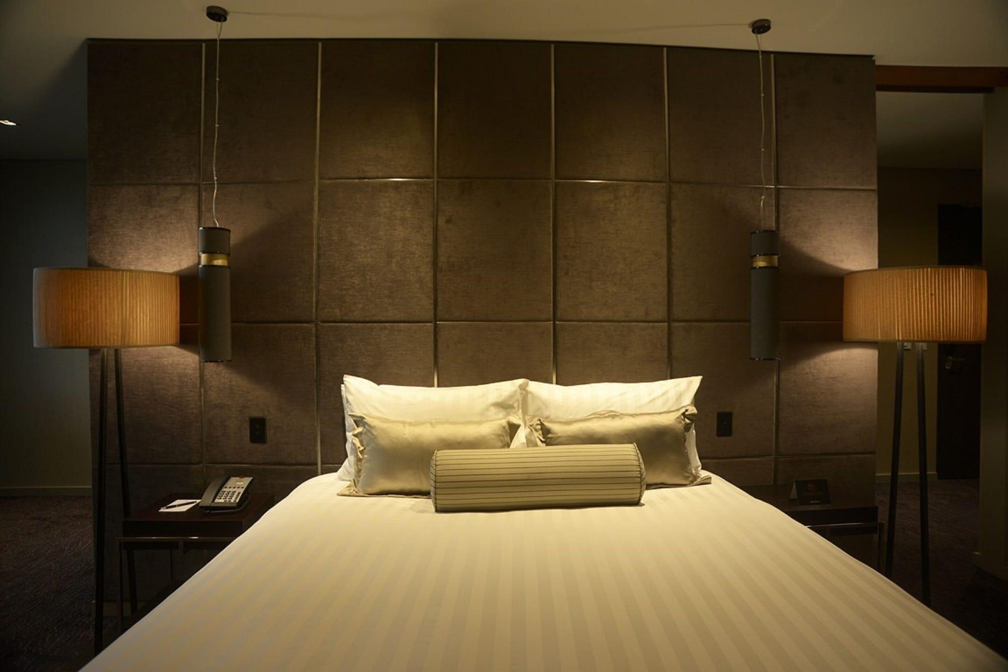 בריסביין The Beetson Hotel מראה חיצוני תמונה A bed with a large headboard