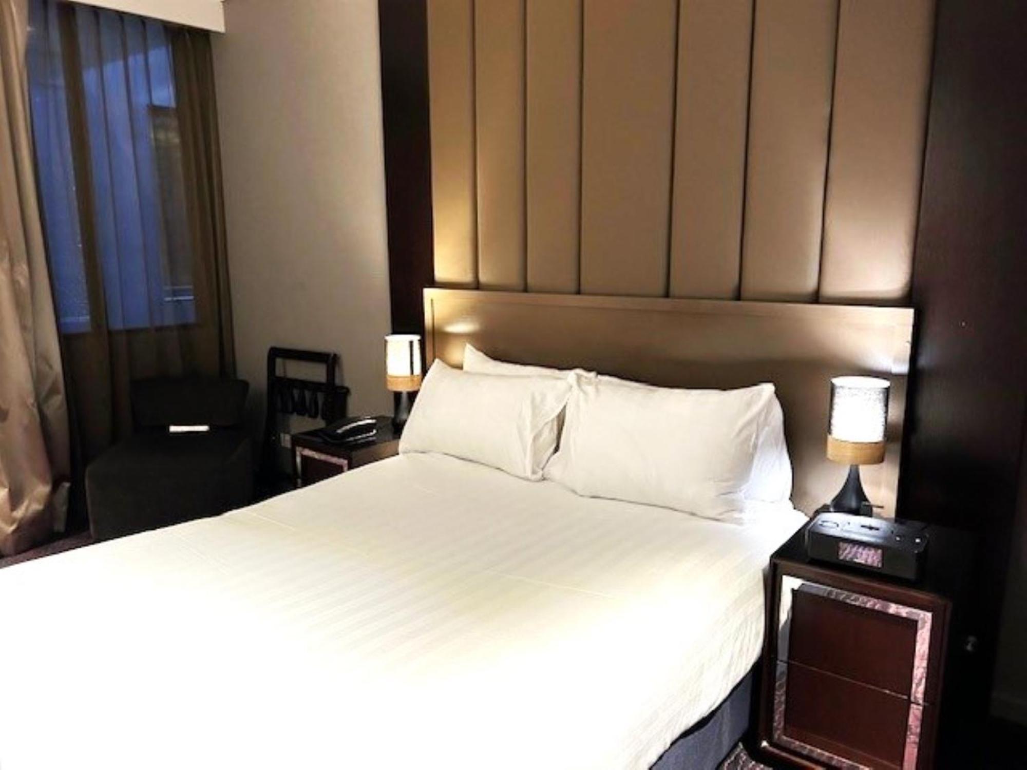 בריסביין The Beetson Hotel חדר תמונה A room at the hotel